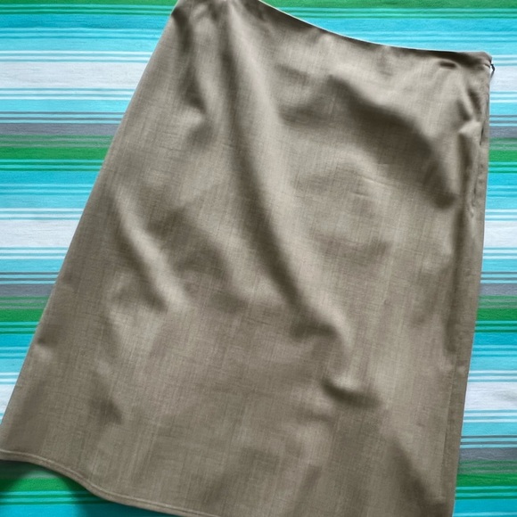 SALE! Banana Republic Tan Tulip Hem Skirt Size 8 - Picture 1 of 4